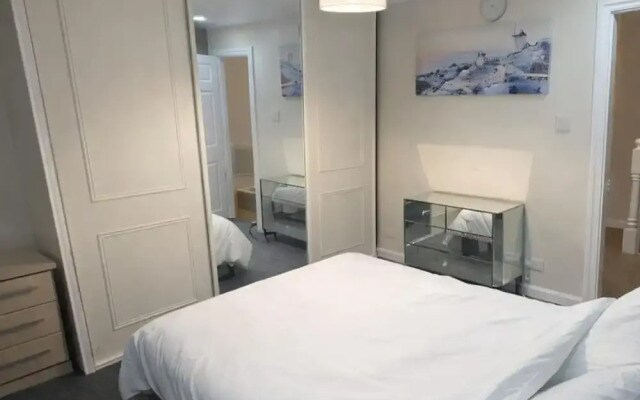 House-sleeps 5 Person -etihad Stadium 15 min Drive