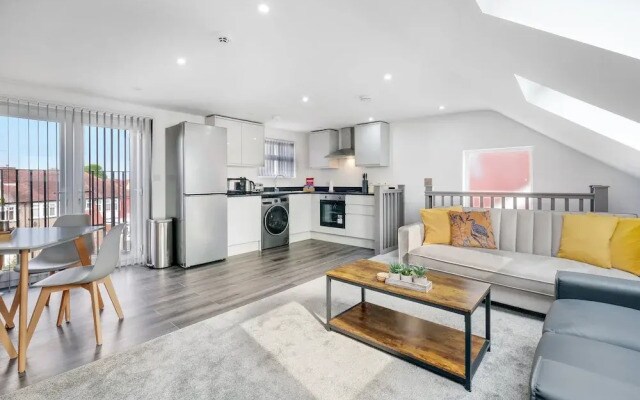 Newly Converted 3 Bed Apt. in Hounslow