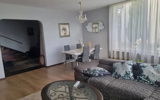 Serene 4-bedroom House Rental in Historic Rīga