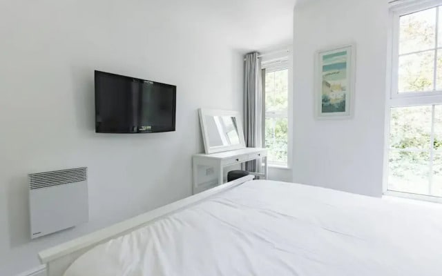 West Hull 2 bed apartment with Parking