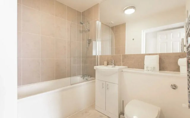Platinum Apartment Mornington Crescent 9986