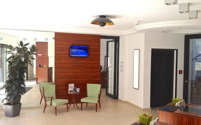 Augusten Hotel