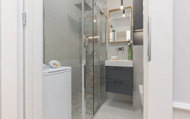 Warsaw 2 Bedrooms Apartment by Renters
