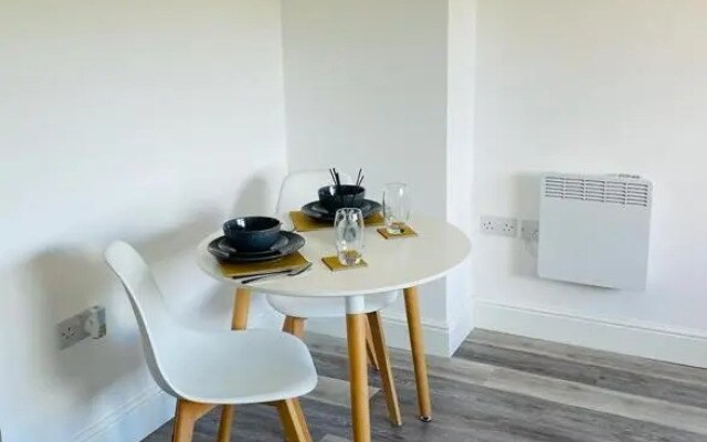 #0410 Lovely one bedroom apartment with free parking