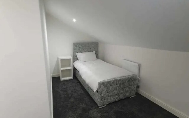 Fantastic New Room-4