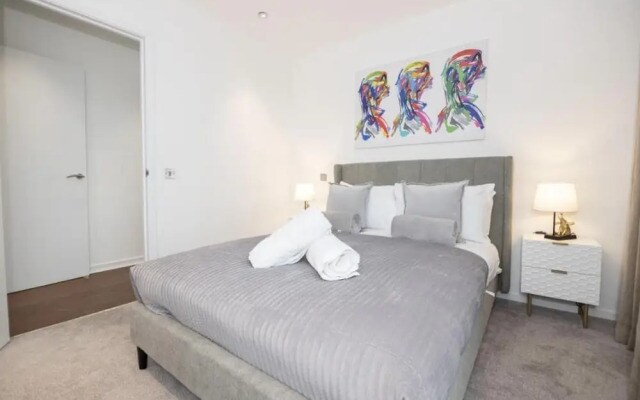 City Suite - Rooftop Spa - Balcony - Skyline View