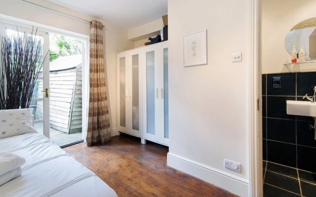 Bright Munster Road Apartment - MM2