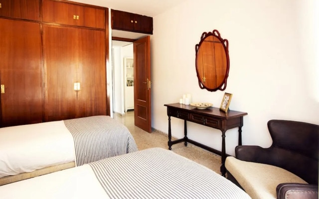 Center Incredible Views & Relax