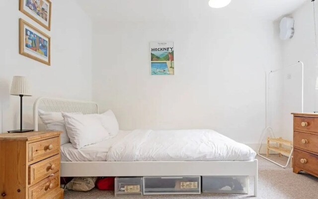 Spacious 1bed Flat W/balcony Zone 2, 5mins to Tube