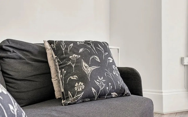 Bright and Newly Furnished Acton Apartment