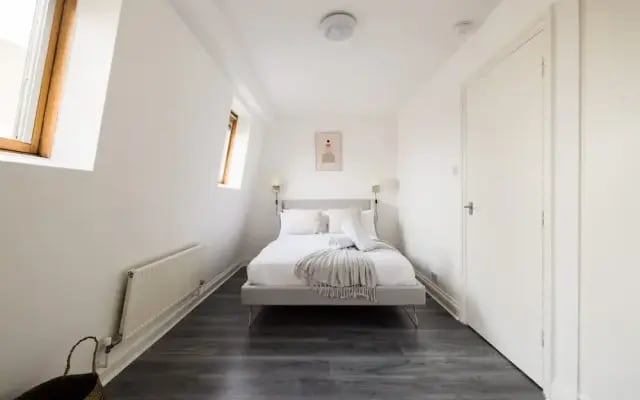 Stylish 2 Bedroom Apartment - Shepherd s Bush