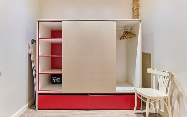 Montserrat Apartments by gaiarooms