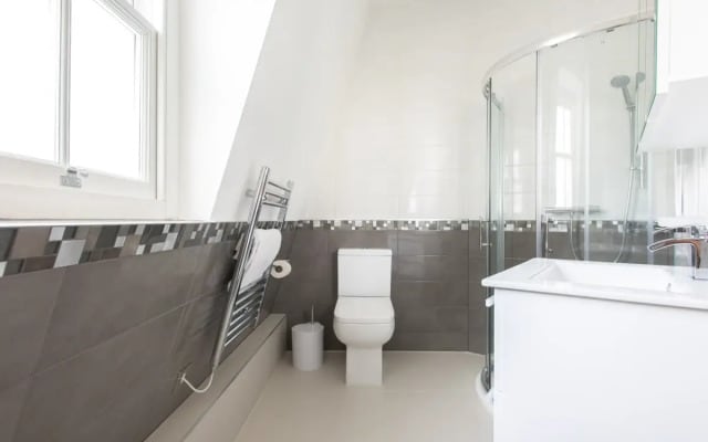 The Soho Loft - Elegant & Modern 1bdr in Soho