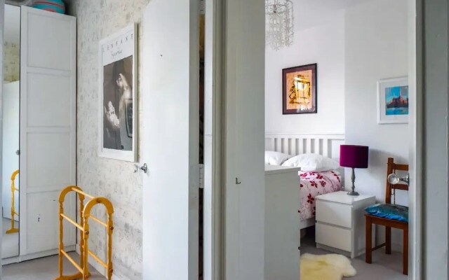 Charming 2 Bedroom Battersea Flat
