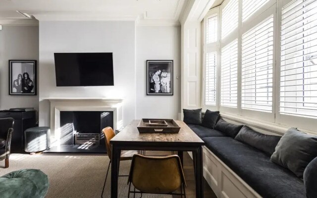 The Berkeley Square Suite