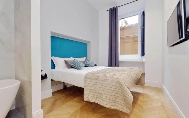 EVE Guest House at Trevi Fountain