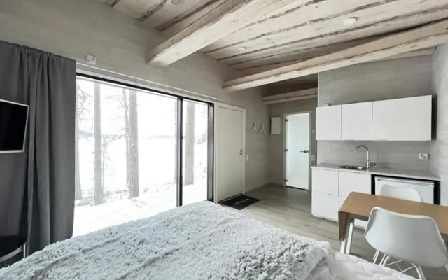 High-quality suite by the lake