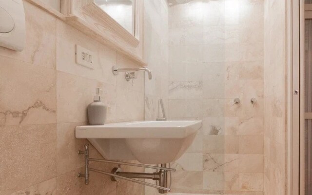 Gonfalone Apartment
