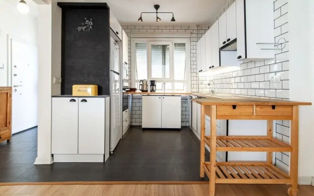 Modern Flat With Central Location in Kadikoy