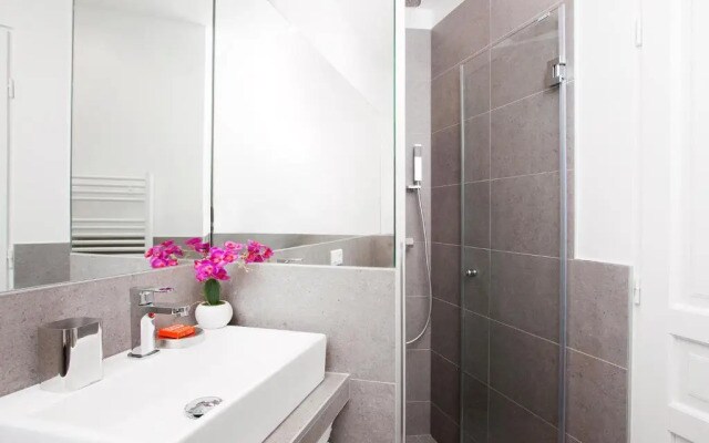 Livinparis - Luxury 4 Bedrooms Opera Lafayette II