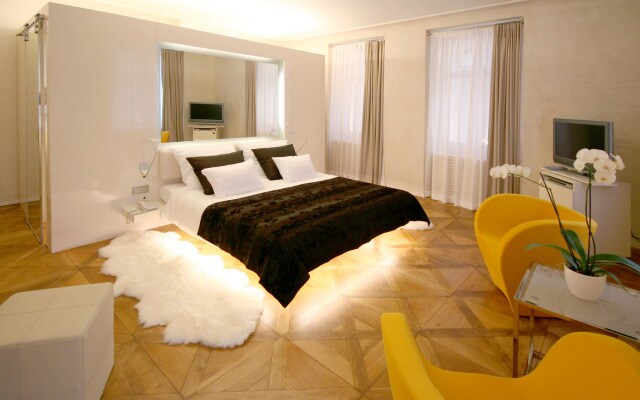 Hotel Three Storks