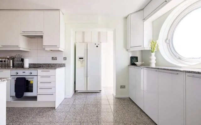 The Shadwell Secret - Contemporary 4bdr House