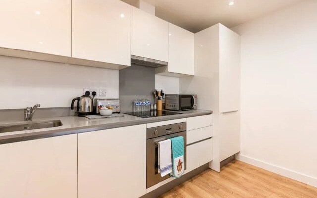 Skyvillion - Tower Point Enfield 2bed Wbalcony