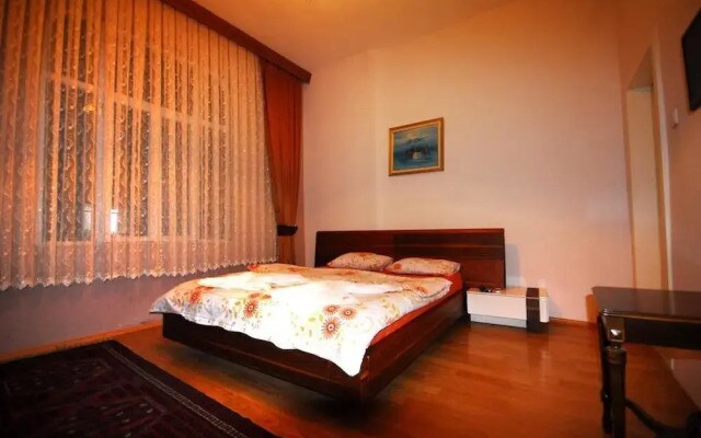 Station Hotel 34