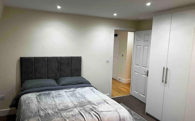 Lovely 3-bed Flat in London
