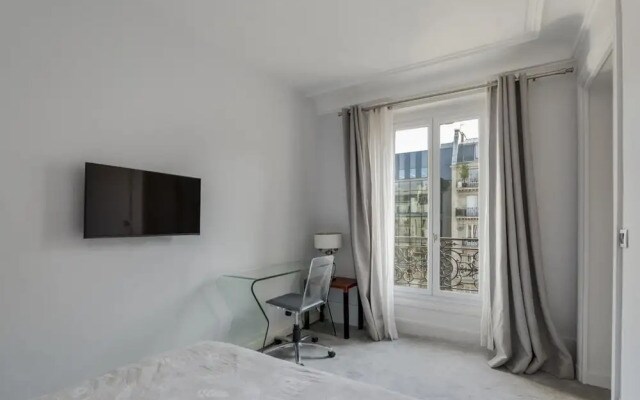 Luxury 4 Bed Residence - Next to Arc de Triomphe