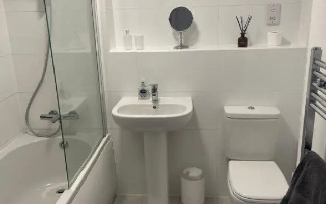#0202 One Bedroom serviced apartment-Free parking