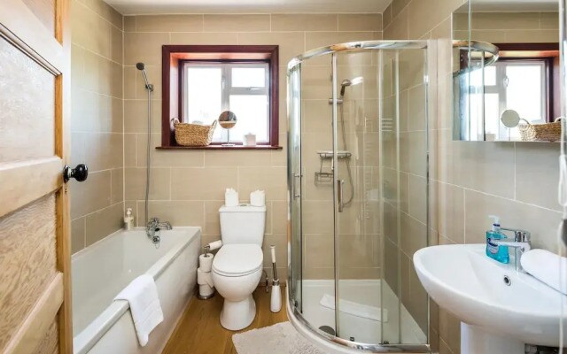 Elegant 2Bd House With Garden And Decked Patio