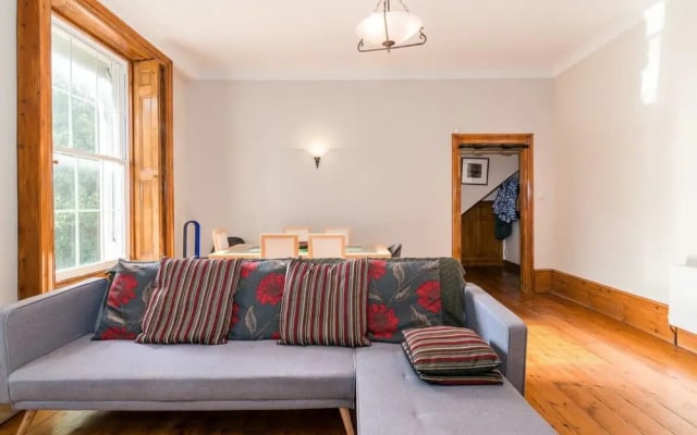 Stylish 1 bed Near Greenwich for 4!