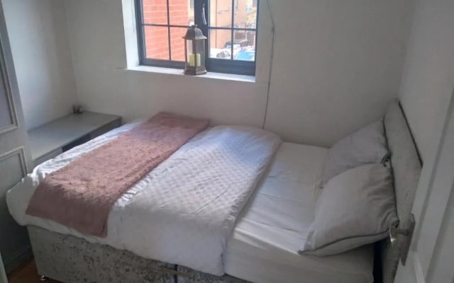 2 Bed House - Sleeps 4 - Pets - Garden - Parking
