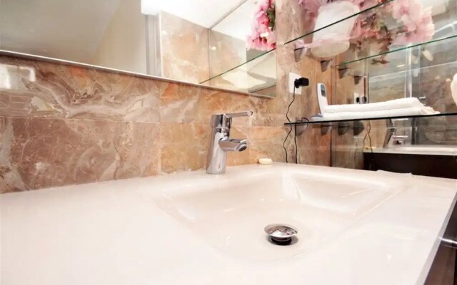 2 rooms - next to the Eiffel tower - Trocadéro