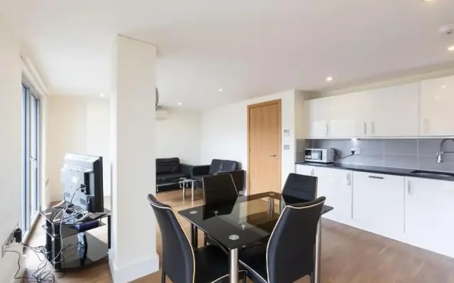 Modern 2 Bed 2 Bath Apartment Hyde Park