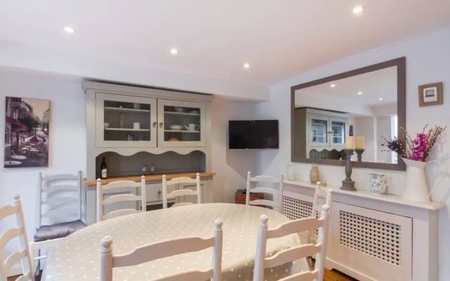Fulham 4-bed House & Garden Near Tube