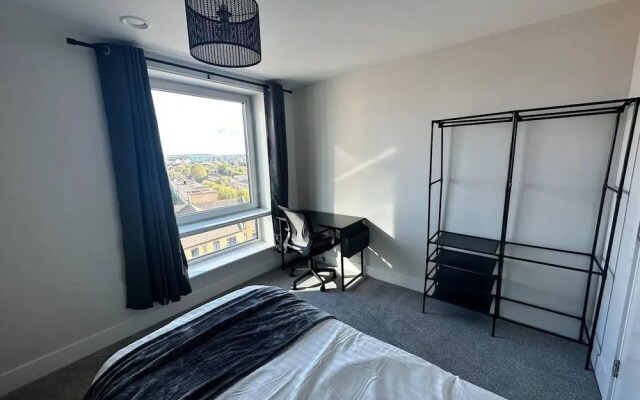 2 Bed Flat - Sleeps 4 - Balcony - Smoking