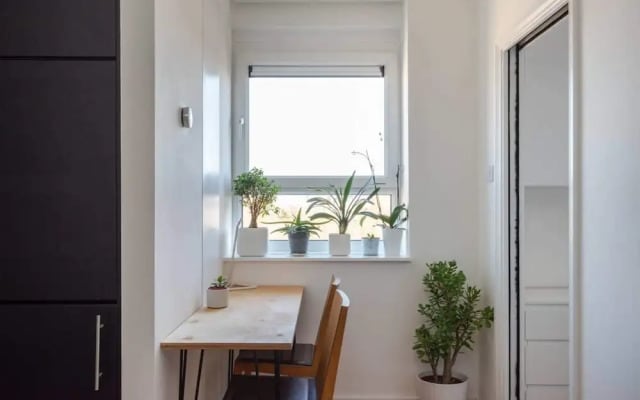 1BR Flat Ideally Located In Zone 2, Fits 3