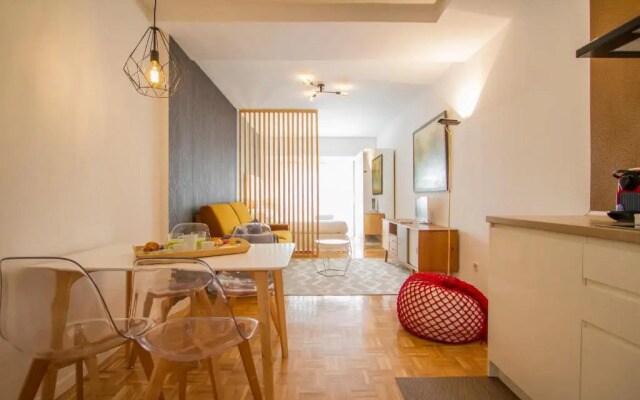 Urban District Apartments - Atocha Stylish with pool