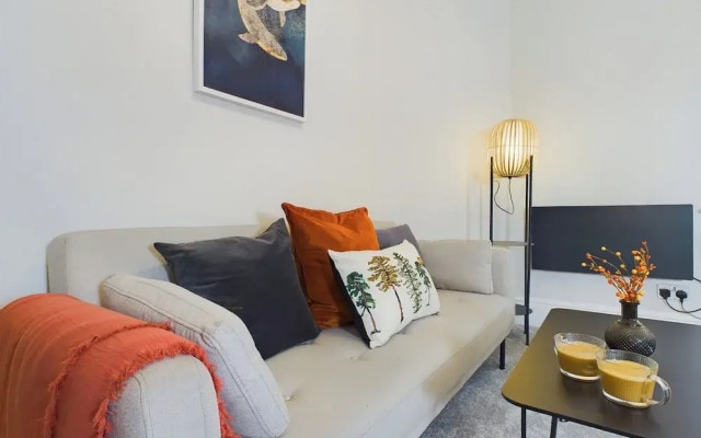 London Charm at Charleville Apartment