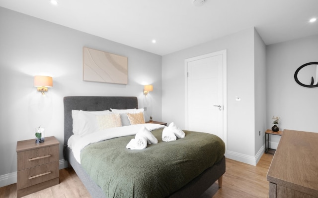 The Isleworth 2BR 2BA with Gated Parking & Balcony