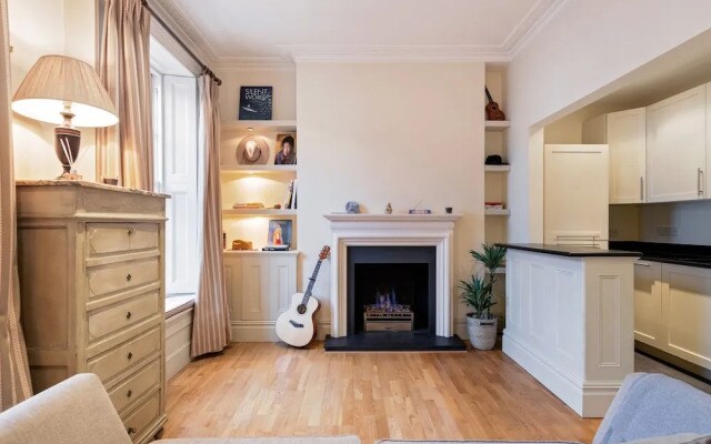 Lamont Street Apartment