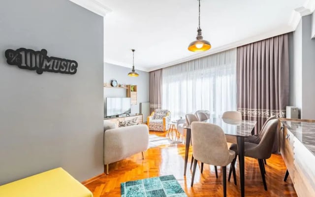 Stylish Apartment in Moda near Popular Attractions with Balcony