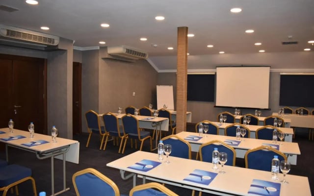 Rhiss Hotel Bostanci