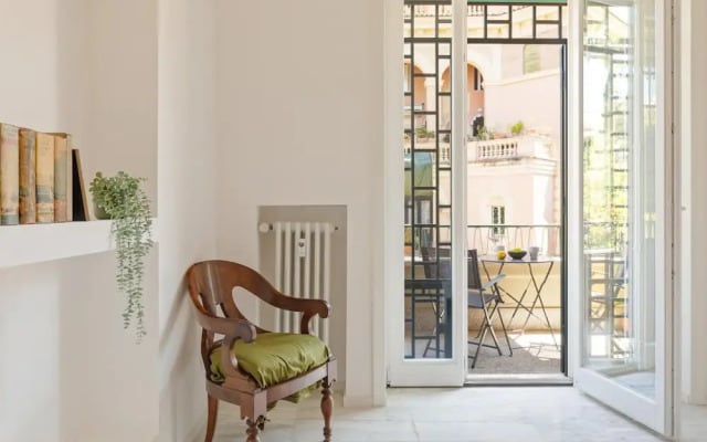 Bright And Spacious Family Apartment In Parioli