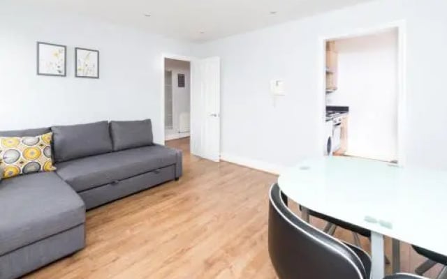 Camden Apartment E/Apartment