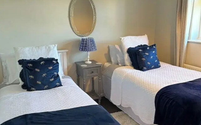 Peak District - 2 Beds - Sleeps 4 - Pet Friendly