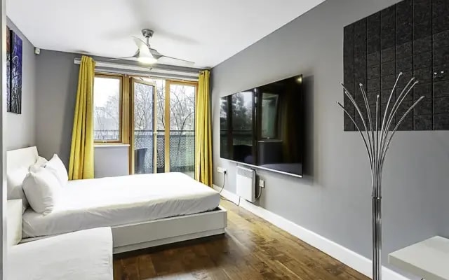 Modern 2-bed Flat, Bethnal Green