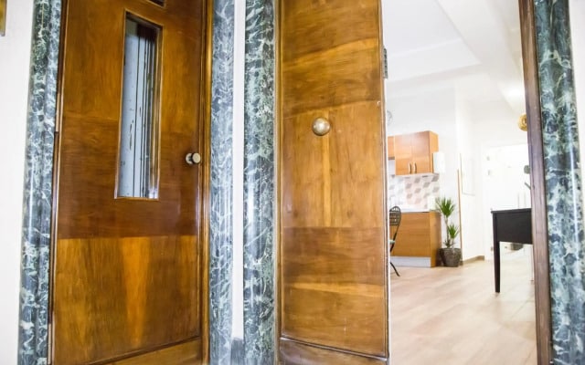 Vatican Suite 383